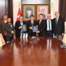Ankara Valisi Vasip Şahin Dr.Murat Alabaş ve Dr.Kemal Deniz e törenle doktora diplomalarını verdi.