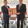 Malatya büyükşehir  eski belediye başkanı ve Malatya milletvekili CEMAL AKIN Reise AMDF Onursal üyelik plaketini takdim ettik.