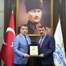 MALATYA BÜYÜKŞEHİR BELEDİYE BAŞKANI AMDF KURUCU ÜYEMİZ SELAHATTİN GÜRKAN TEŞEKKÜR PLAKETİ TAKDİM ETTİ.